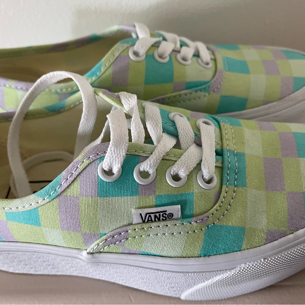 VANS 5.5 women’s stacked platform sneakers. Worn twice. Geometric